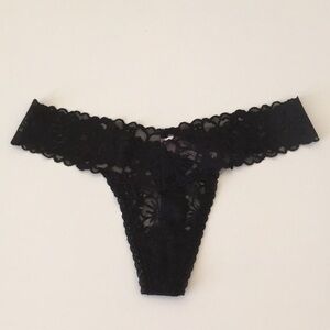 Victoria’s Secret Lace Thong Black